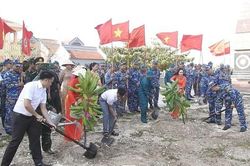 Trồng hàng nghìn cây xanh ở Trường Sa hưởng ứng 'Tết trồng cây'