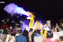 Người dân đón Tết tươi vui, lành mạnh
