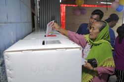 Sơ bộ bầu cử tại Indonesia: Tướng lĩnh quân đội đang dẫn đầu