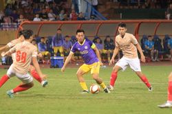 Bóng lăn trên bàn phím: CĐV mong V-League đua vô địch kịch tính, lo HAGL xuống hạng