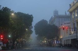 Thời tiết hôm nay (15-2): Miền Bắc mưa nhỏ rải rác, nhiệt độ giảm, sáng sớm sương mù và sương mù nhẹ