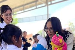 Trẻ em Buôn Ma Thuột hào hứng đổi thú bông nhận lì xì sách