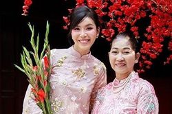 Siêu mẫu Minh Tú thực hiện ước mơ của mẹ dịp đầu năm mới