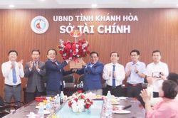 Phó Chủ tịch Thường trực UBND tỉnh Lê Hữu Hoàng thăm các đơn vị, doanh nghiệp