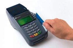 Xử lý một loạt vụ dùng máy POS 'rút tiền hoặc đáo hạn thẻ tín dụng'