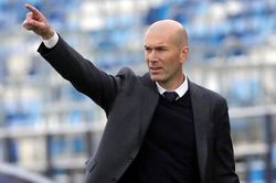 Zidane từ chối Man United, dẫn dắt đại gia bóng đá Đức?