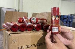 Dù bị cấm, nhưng nhiều người vẫn dùng pháo không rõ nguồn gốc