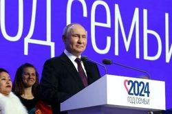 Ông Putin kêu gọi người dân sinh thêm con vì sự tồn vong của nước Nga