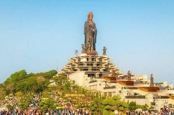 Miền đất thánh Tây Ninh vào mùa hành hương với loạt lễ hội lớn tại núi Bà Đen và Tòa Thánh