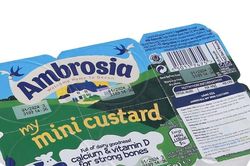 Thu hồi các sản phẩm váng sữa Ambrosia My Mini Pots nghi chứa các mảnh nhựa