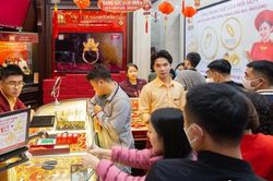 Đón ngày vía Thần Tài, giá vàng nhẫn tròn trơn lập kỷ lục chưa từng có
