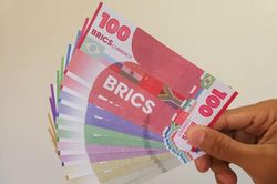 Nigeria nên tham gia BRICS và bán dầu bằng nội tệ
