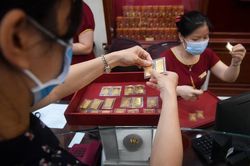 Giá vàng giảm gần 1 triệu đồng/lượng sát ngày vía Thần Tài