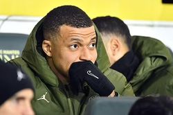 Mbappe bị PSG trừng phạt sau tuyên bố ra đi