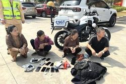 Bắt giữ 3 phụ nữ chuyên móc túi du khách tại lễ hội