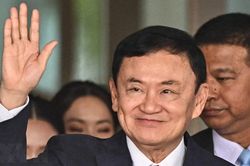 Cựu Thủ tướng Thái Lan Thaksin Shinawatra được trả tự do