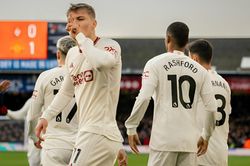 Cuộc đua giành vé dự C1: Đạt phong độ cao, MU khiến Aston Villa và Tottenham run rẩy