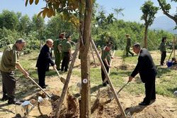 Công an Quảng Nam ra quân Tết trồng cây tại Khu di tích An ninh khu V