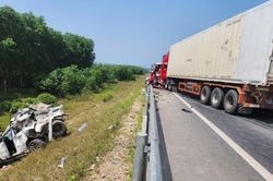 Thấy gì sau vụ tai nạn trên cao tốc Cam Lộ - La Sơn tại vị trí 'nút thắt cổ chai'?
