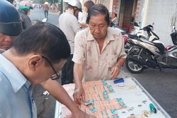 Vé xổ số 39 - 79 'cháy hàng' ngày vía Thần tài