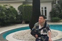 Ông Thaksin trình diện công tố viên sau khi được trả tự do