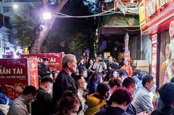 Xếp hàng từ 3h sáng mua vàng ngày vía Thần Tài