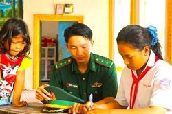 2.825 trẻ hoàn cảnh khó khăn đang được Bộ đội Biên phòng đỡ đầu, nhận nuôi