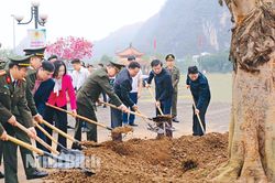 Bộ Công an phát động 'Tết trồng cây năm 2024 - Vì một Việt Nam xanh' tại Ninh Bình