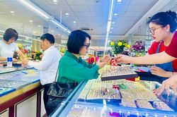 TP. Hồ Chí Minh: Số ít tiệm vàng có khách mua dịp vía Thần Tài