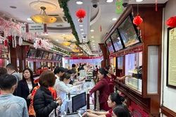 Thị trường vàng ngày vía Thần Tài: Lo chính sách thay đổi, người dân chủ yếu mua vàng nhẫn cầu may