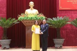 Hòa Bình khen thưởng cho 23 tác phẩm xuất sắc tại lễ trao Giải Búa liềm vàng lần thứ VIII