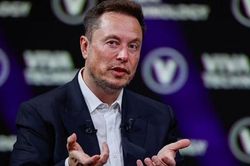 Tỷ phú Elon Musk: Xung đột Ukraine càng kéo dài, Nga càng mạnh