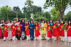 Chú trọng xây dựng người Hà Nội thanh lịch, văn minh