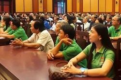 Phó Bí thư Thường trực Tỉnh ủy Phan Ngọc Thọ nói chuyện với cán bộ, hội viên, nông dân