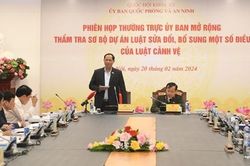 Phó Chủ tịch Quốc hội, Thượng tướng Trần Quang Phương dự phiên họp thẩm tra sơ bộ dự án Luật sửa đổi, bổ sung một số điều của Luật Cảnh vệ
