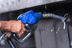 Thủ tướng yêu cầu giảm đầu mối, khâu trung gian kinh doanh xăng dầu