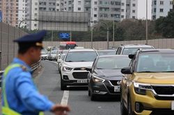Hà Nội chấn chỉnh 'xe dù, bến cóc'