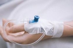 Tự ý truyền đạm tại nhà, người phụ nữ gặp biến chứng nguy hiểm