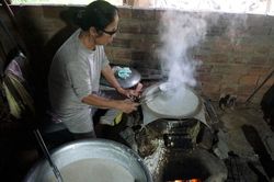 Nghề làm bánh tráng Túy Loan được đưa vào Danh mục di sản văn hóa phi vật thể quốc gia