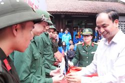 Tây Hồ gặp mặt 57 tân binh chuẩn bị lên đường nhập ngũ