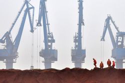 Giá thép hôm nay 22/2: Nhu cầu tại Trung Quốc yếu, giá quặng sắt chạm đáy 4 tháng