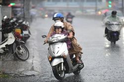 Không khí lạnh tiến sát biên giới, miền Bắc chuyển mưa rét