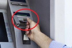 Đi rút tiền chẳng may bị nuốt thẻ, cần nhanh chóng làm ngay việc này
