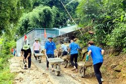 Góp sức trẻ xây dựng quê hương