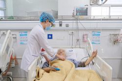 Quá tải bệnh nhân đái tháo đường nhập viện cấp cứu do biến chứng nặng