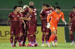 Đức Chinh 'mở tài khoản', Bình Định chặn đứng chuỗi thăng hoa của Nam Định