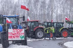 Ukraine đe dọa đáp trả nông dân Ba Lan đang chặn biên giới