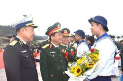 Thượng tướng Trịnh Văn Quyết dự lễ giao, nhận quân tại thành phố Cẩm Phả (Quảng Ninh)