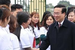 Chủ tịch nước Võ Văn Thưởng thăm, chúc mừng thầy thuốc tuyến cơ sở ở Hà Nam