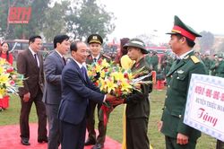 Các đồng chí Ủy viên Ban Thường vụ Tỉnh ủy, Thường trực HĐND, UBND tỉnh dự Lễ giao nhận quân tại các địa phương trong tỉnh